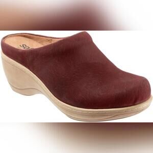 NIB Softwalk Madison Rust Embossed Clogs Platform 2 1/4" Heel, Size 11N